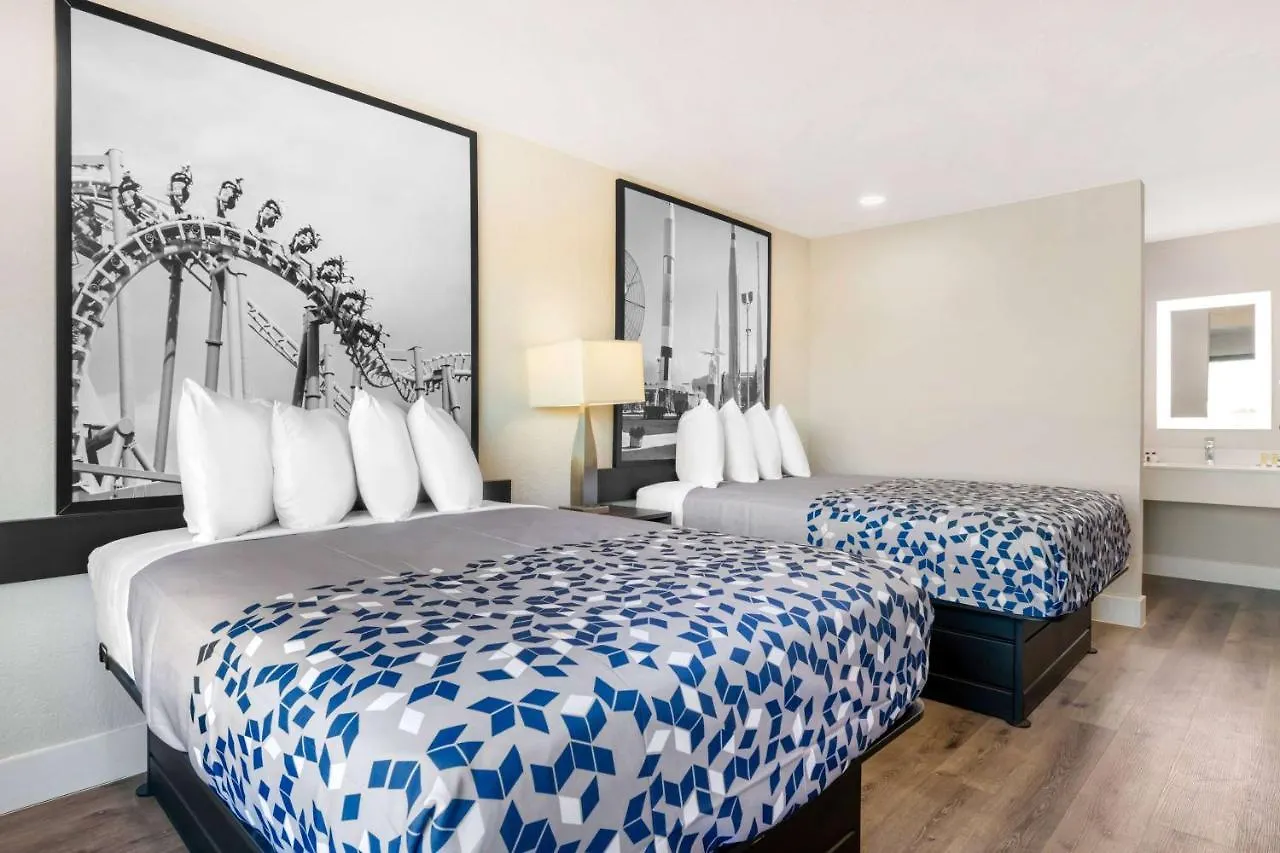 Super 8 By Wyndham Orlando Near Florida Mall Williamsburg