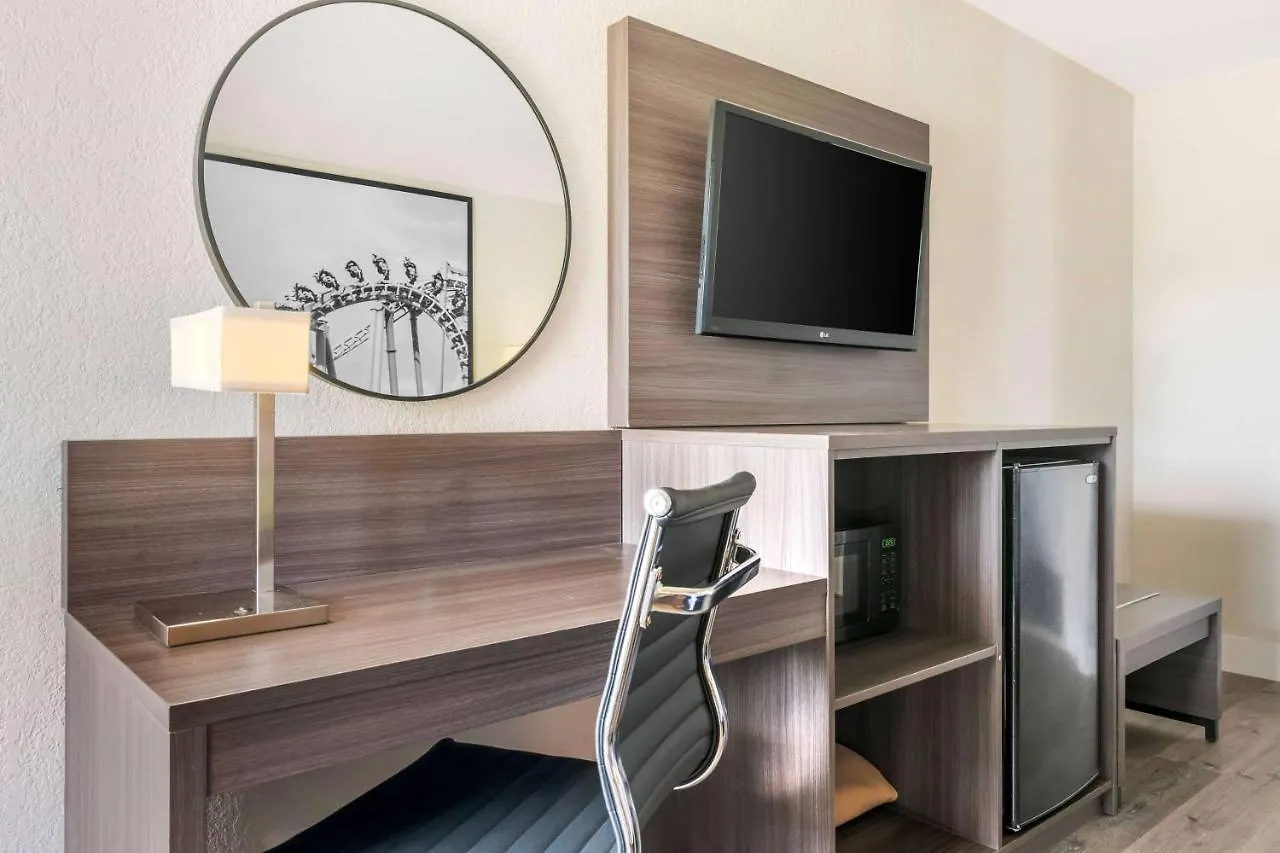 Super 8 By Wyndham Orlando Near Florida Mall Williamsburg 2*,