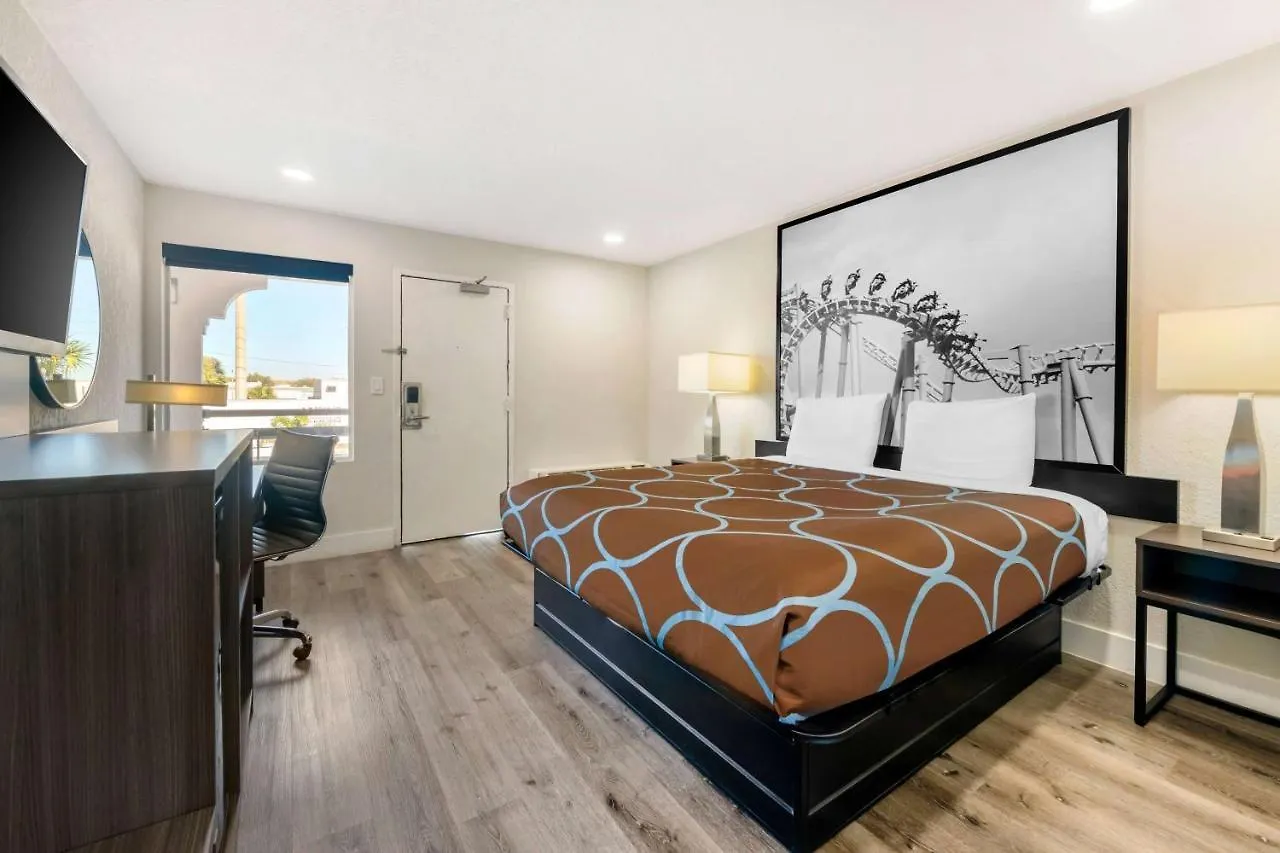 Super 8 By Wyndham Orlando Near Florida Mall Williamsburg