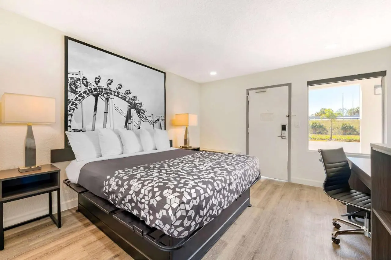 Super 8 By Wyndham Orlando Near Florida Mall Williamsburg
